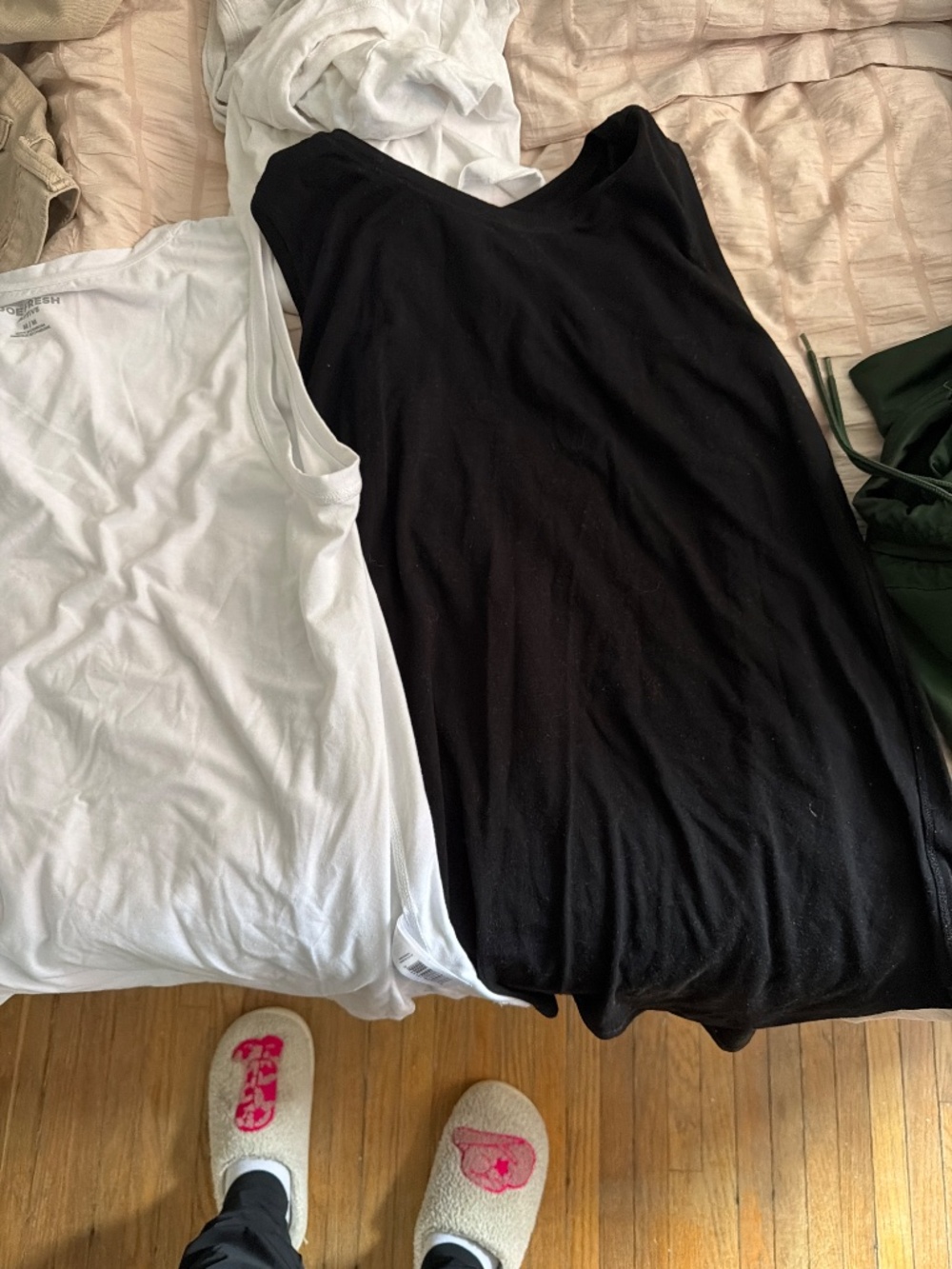 2 Joe Fresh Work out Tanks - Picture 2 of 2